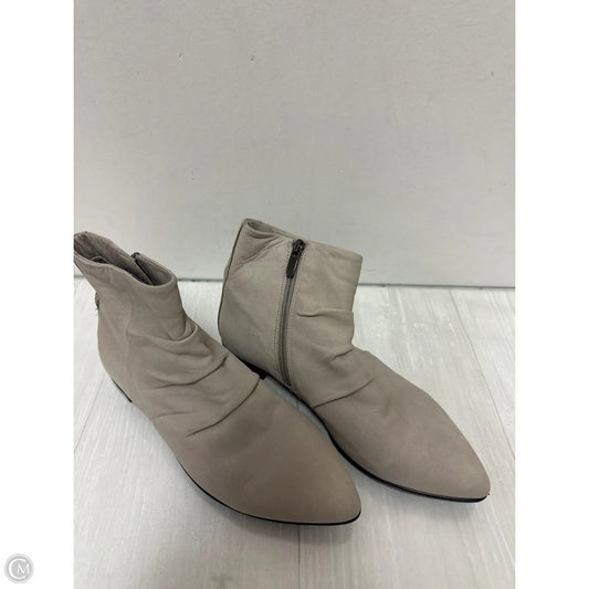 Boots Ankle Flats By Ecco In Cream, Size: 5.5