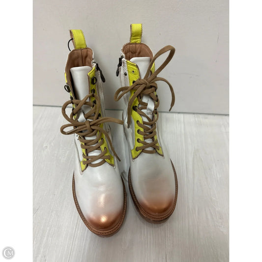 Boots Combat By Clothes Mentor In Cream, Size: 9.5