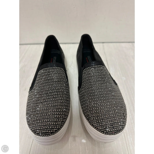 Shoes Flats By Skechers In Black & Silver, Size: 7