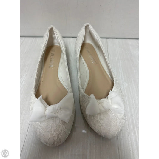 Shoes Flats By Clothes Mentor In White, Size: 10