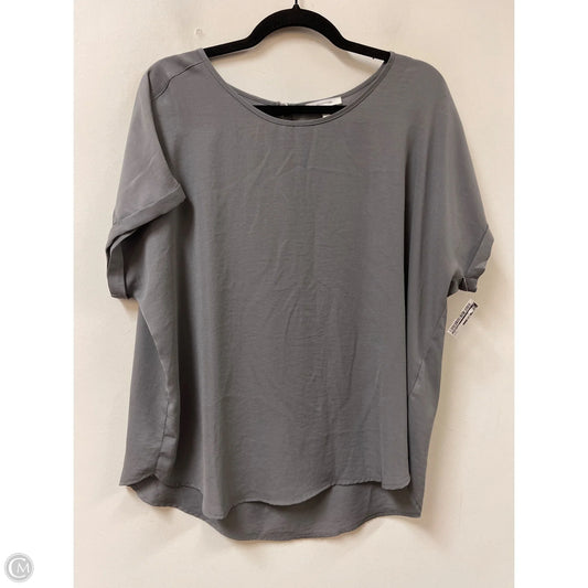 Top Short Sleeve By Maurices In Grey, Size: L