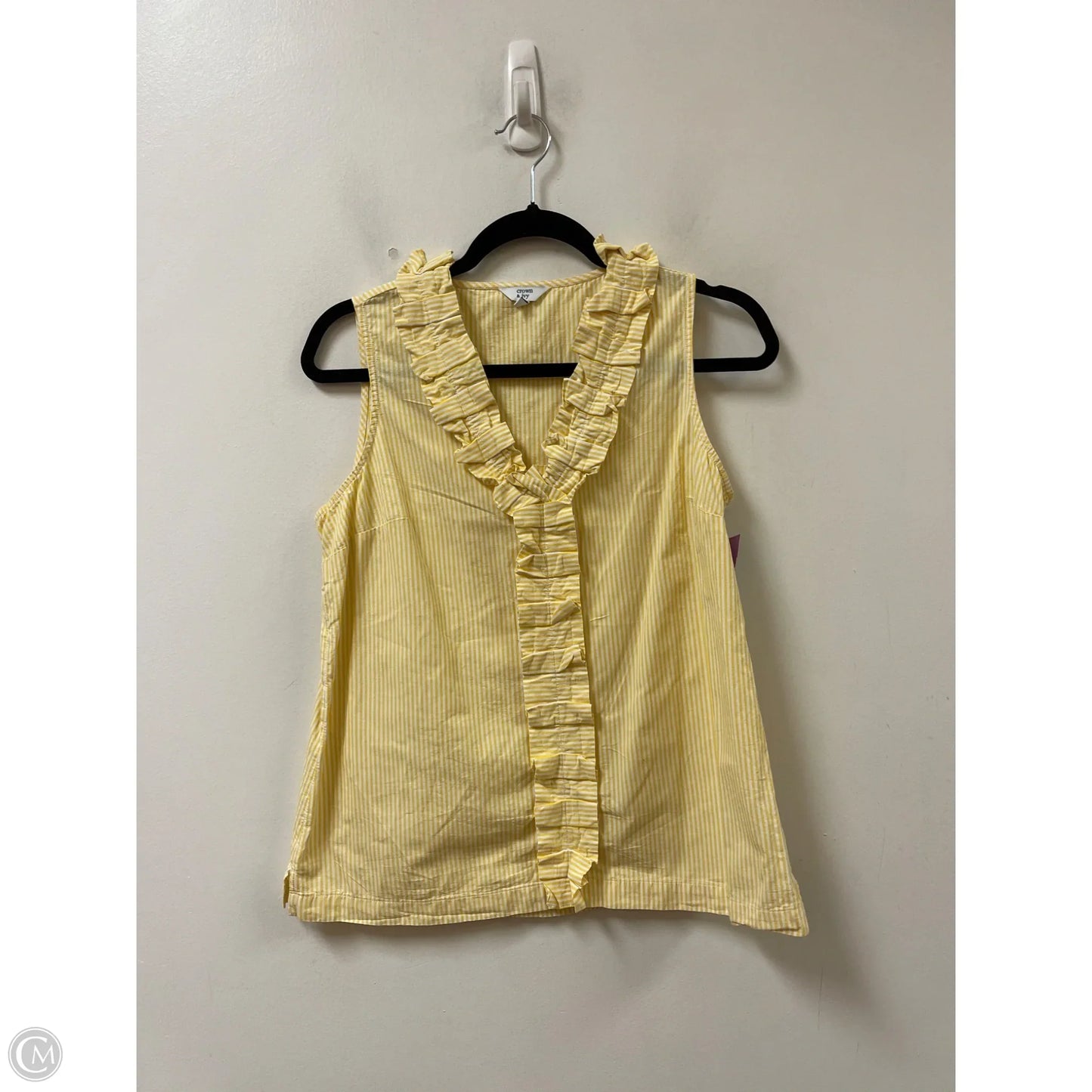 Top Sleeveless By Crown And Ivy In White & Yellow, Size: M