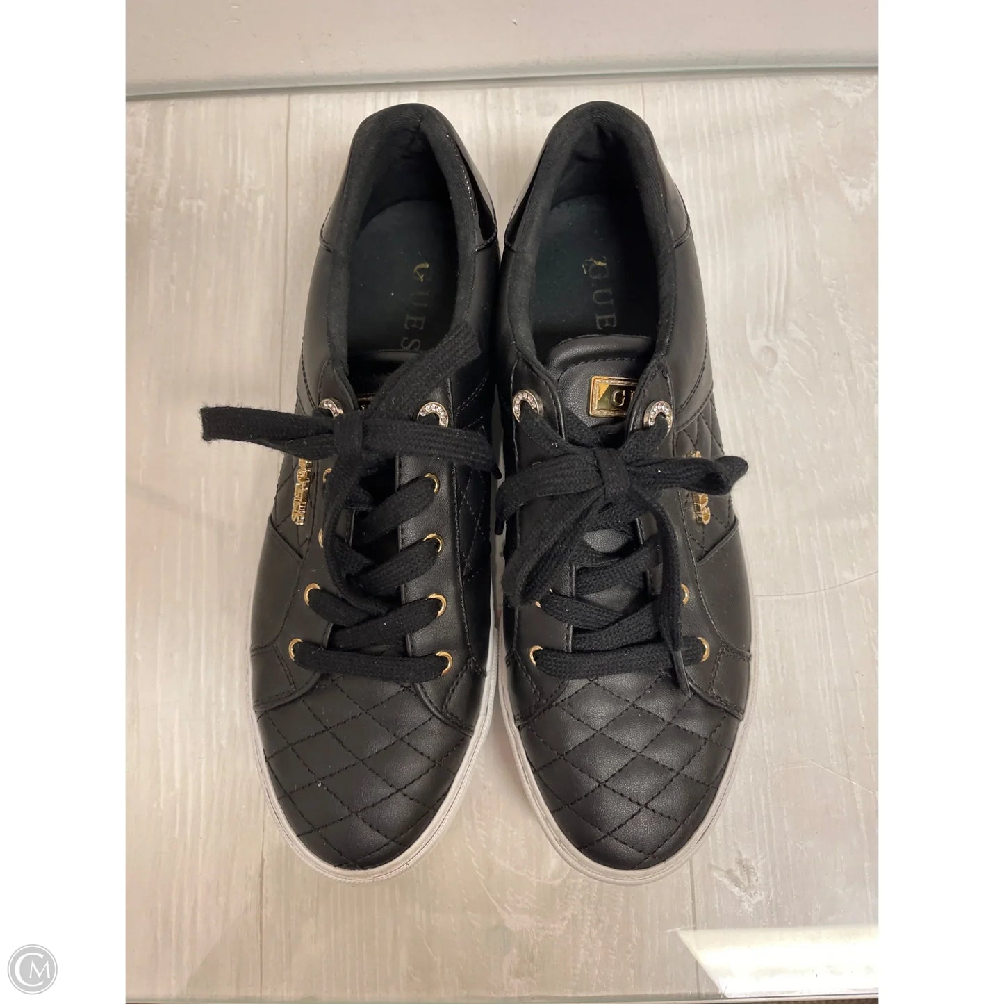 Shoes Sneakers By Guess In Black, Size: 10
