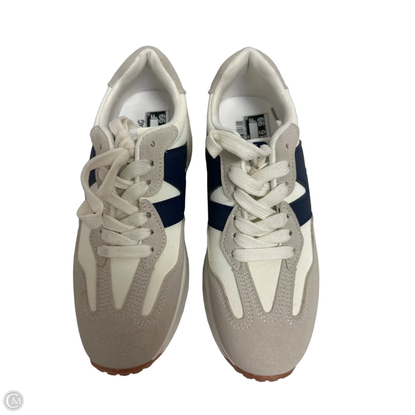 Shoes Sneakers By Clothes Mentor In Cream, Size: 6.5