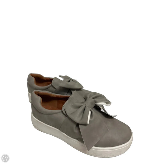 Shoes Flats By Clothes Mentor In Grey, Size: 6.5