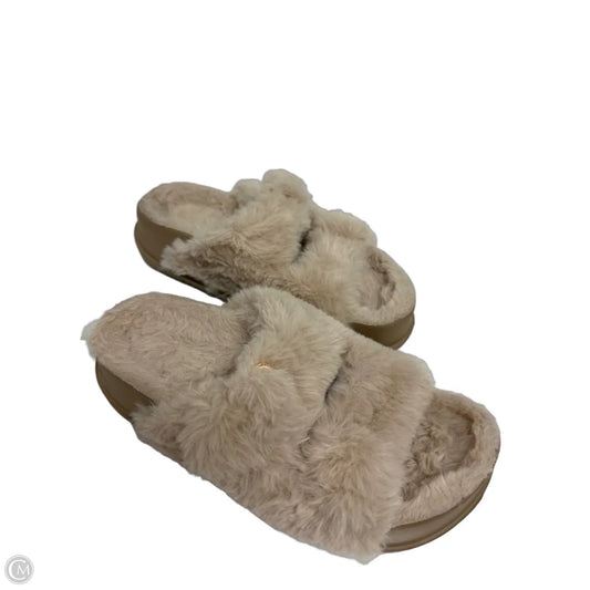 Sandals Flats By Clothes Mentor In Cream, Size: 7