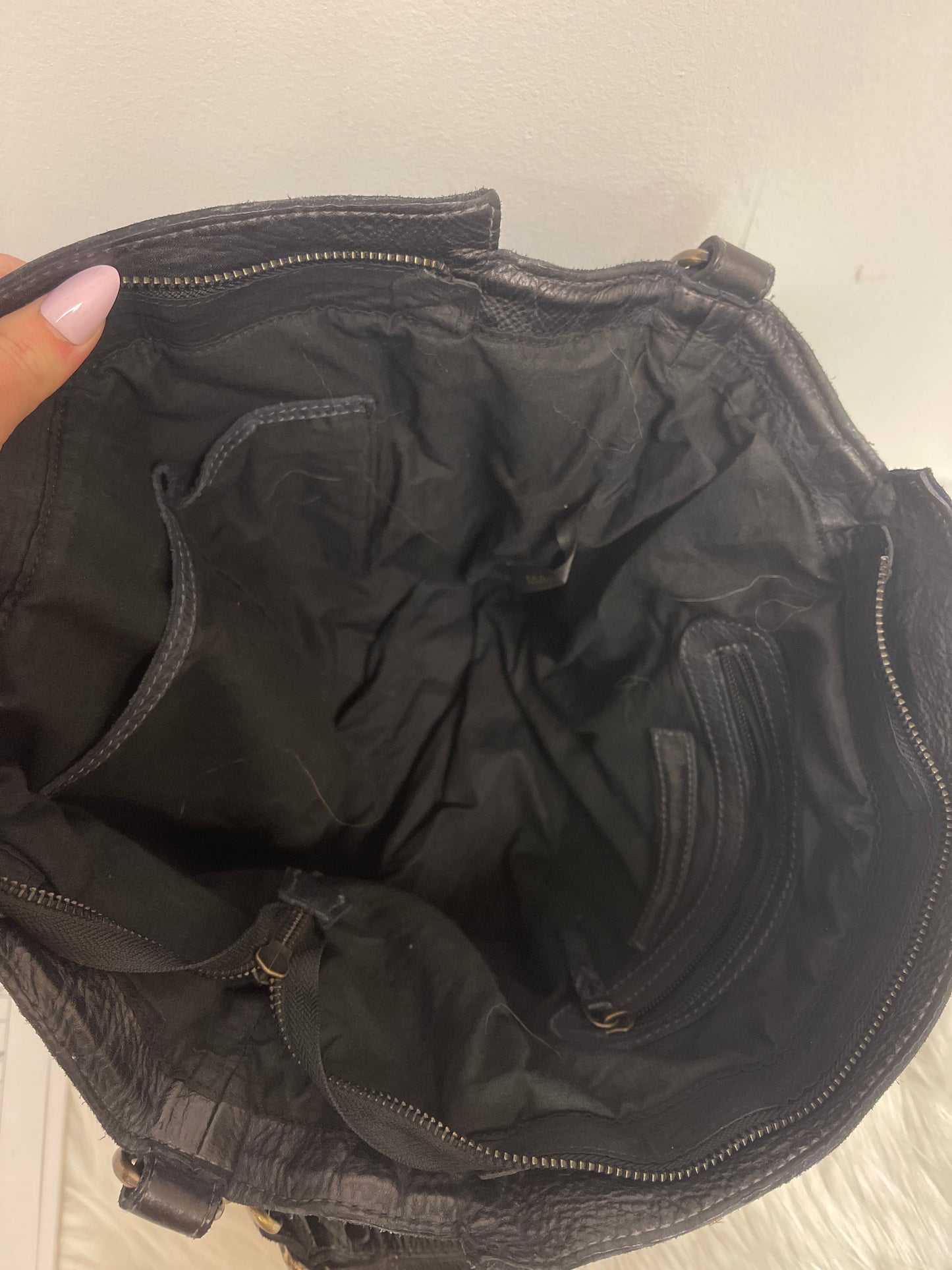 Handbag By Clothes Mentor  Size: Large