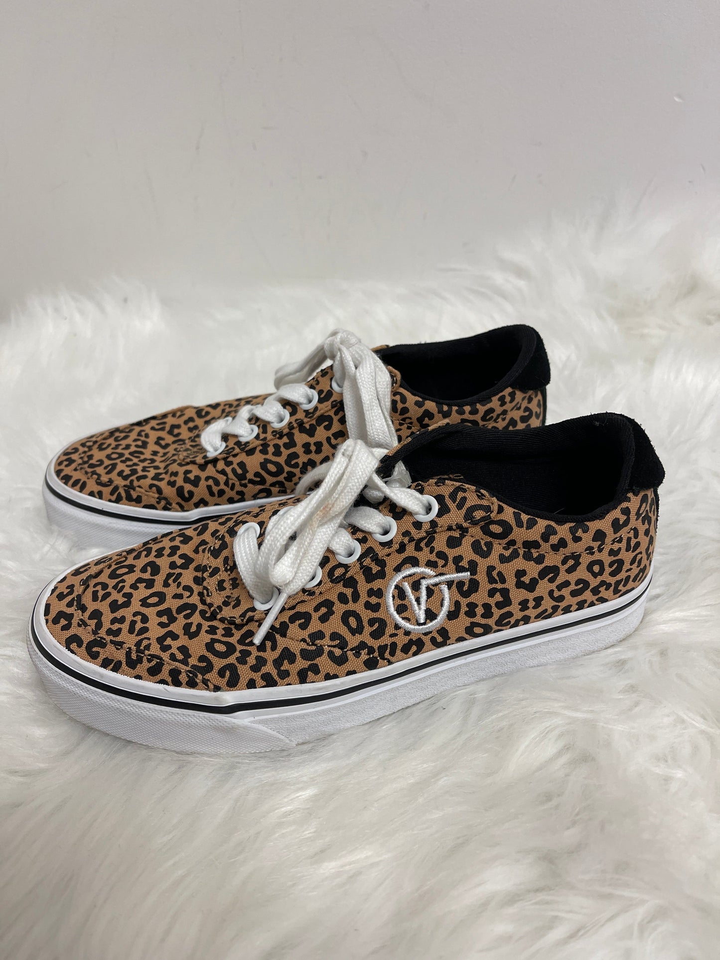 Animal Print Shoes Sneakers Vans, Size 6