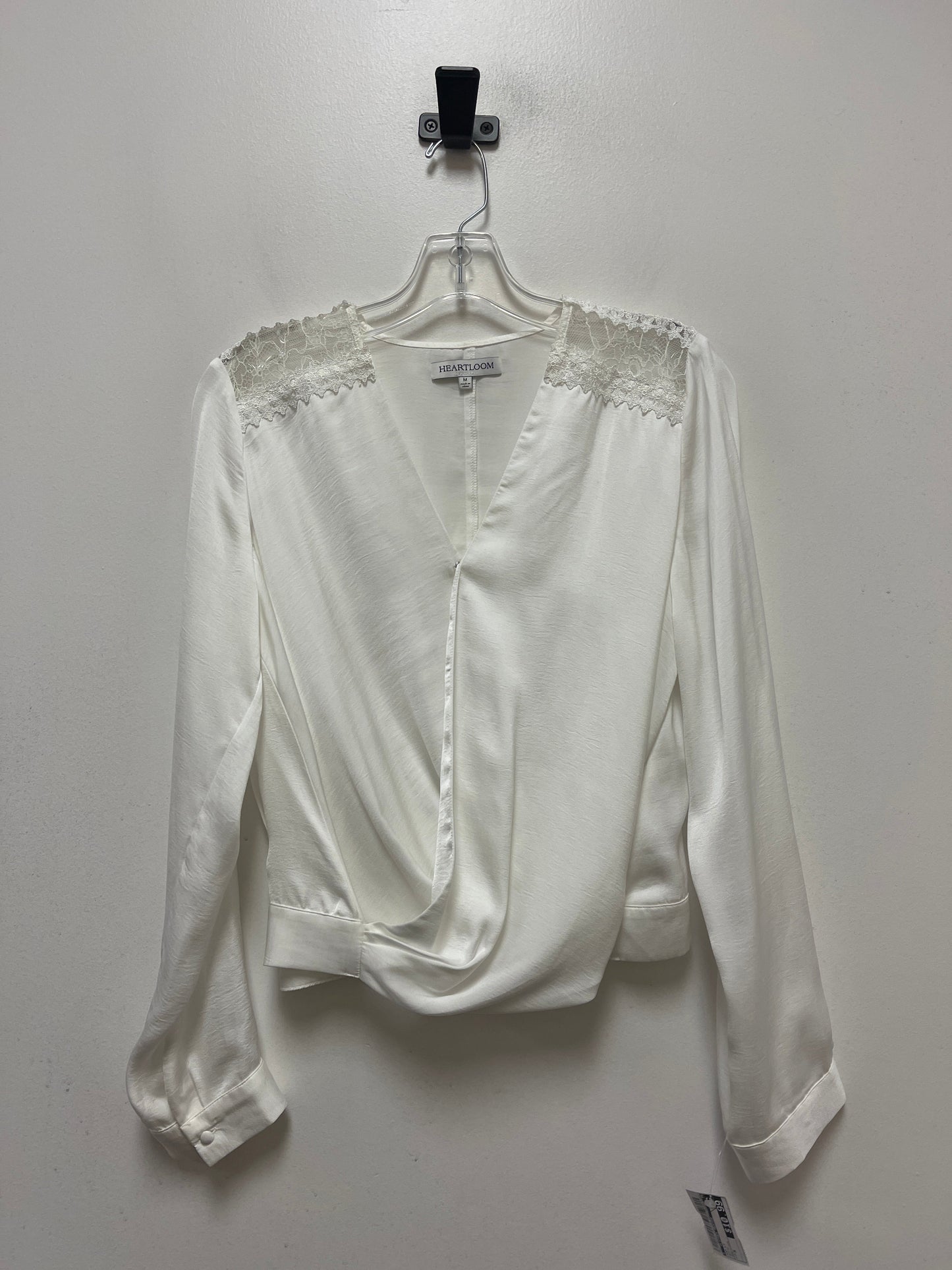 White Top Long Sleeve Clothes Mentor, Size M