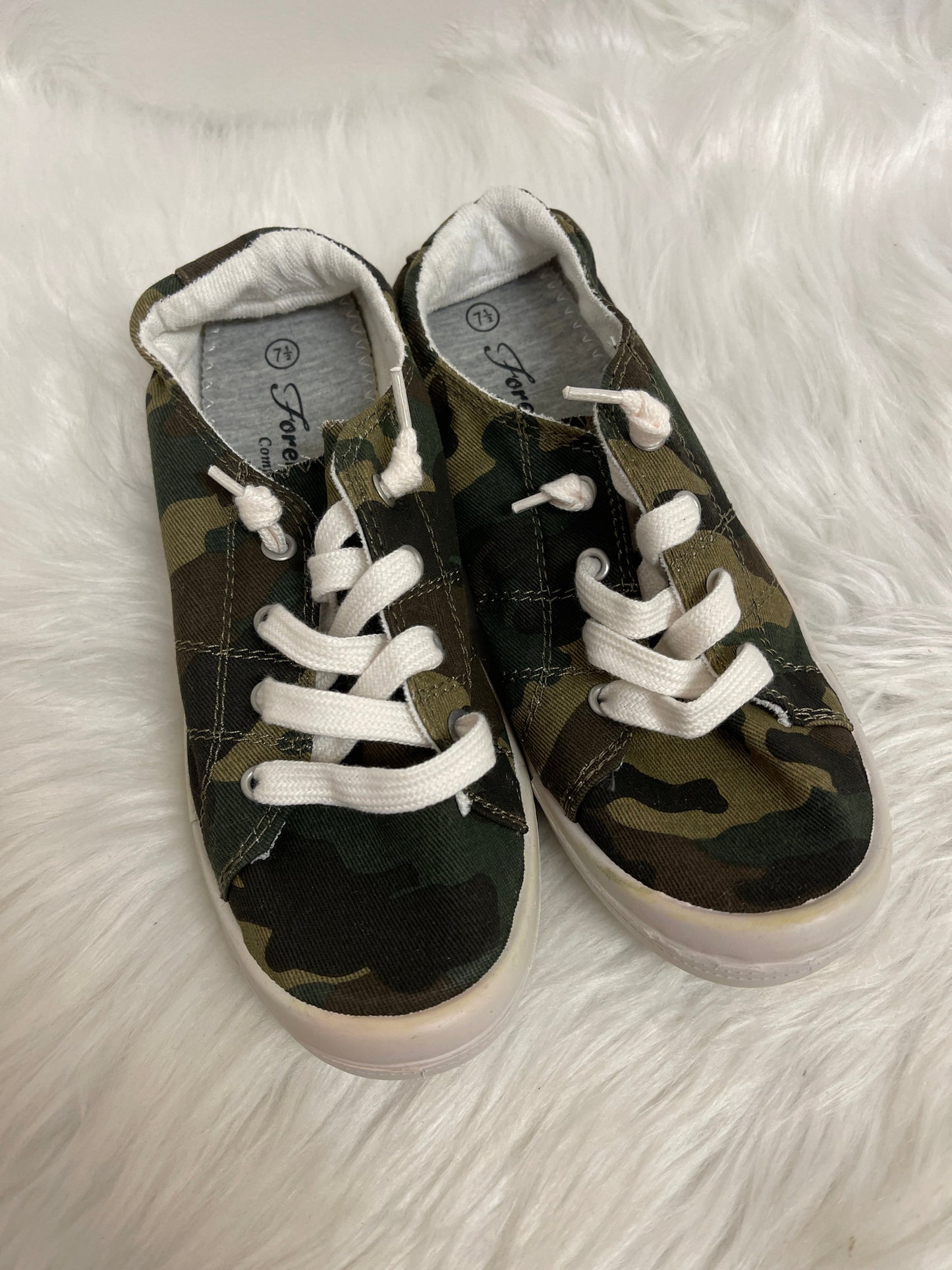 Camouflage Print Shoes Sneakers Forever, Size 7.5