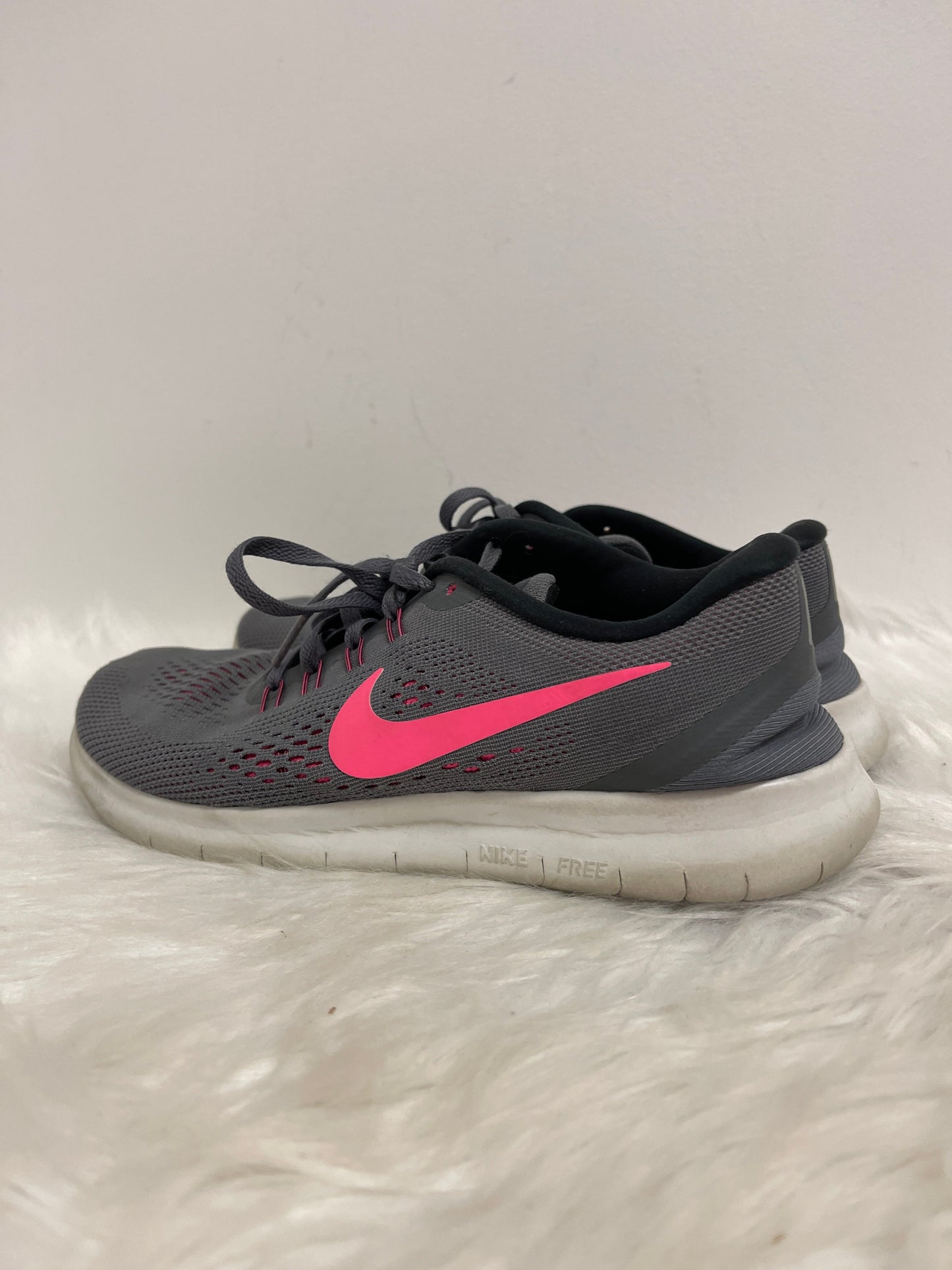 Grey Shoes Athletic Nike, Size 7.5