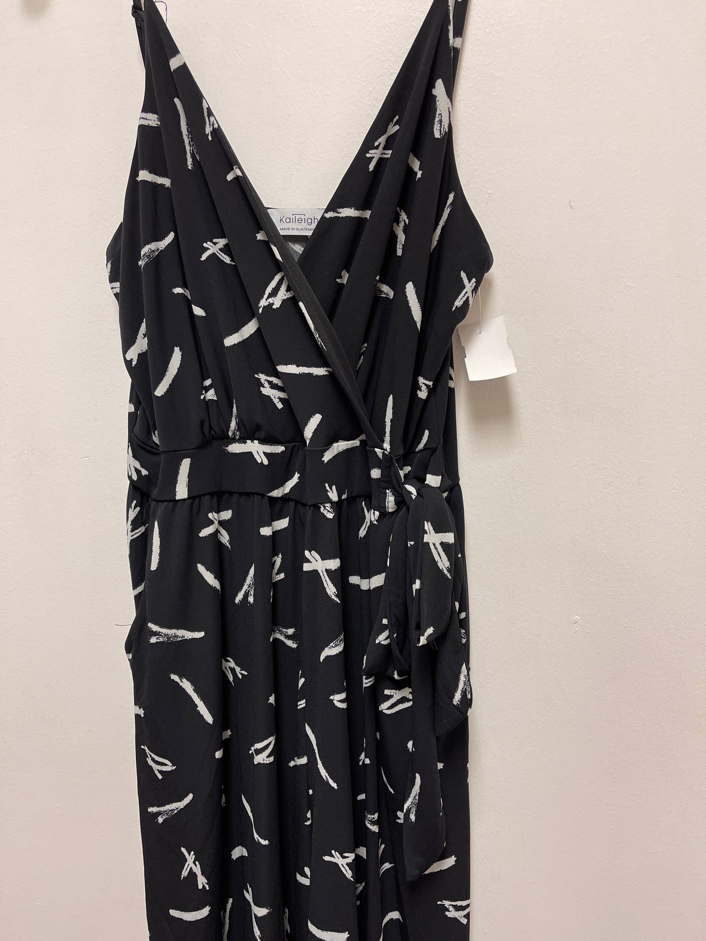 Black & White Jumpsuit Clothes Mentor, Size M