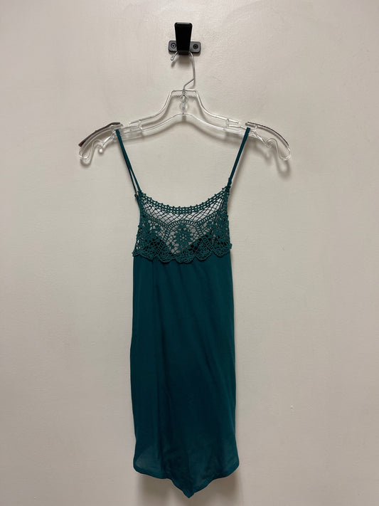 Top Sleeveless By Maurices In Green, Size: Xs