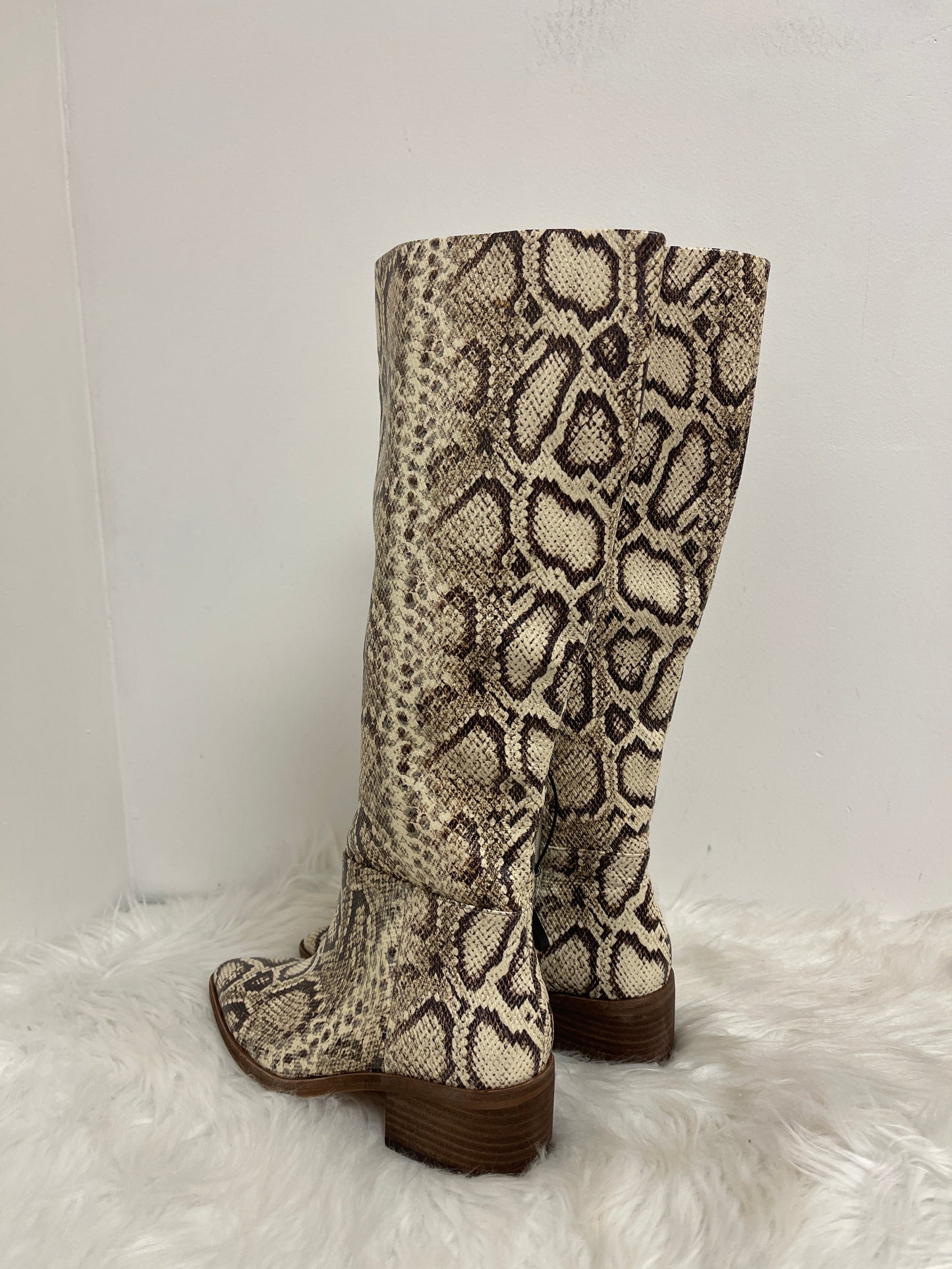 Boots Knee Flats By Vince Camuto In Snakeskin Print, Size: 5