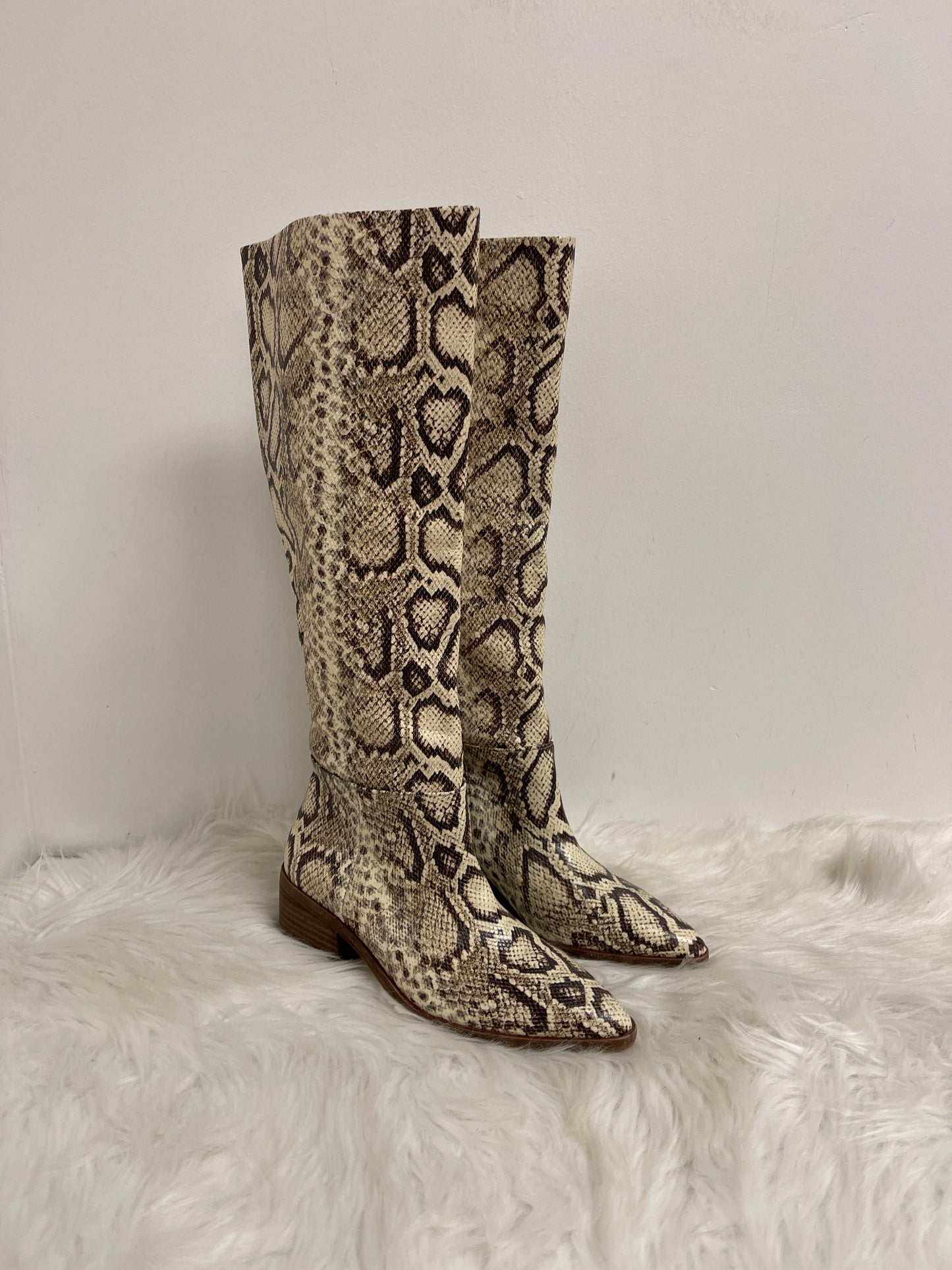 Boots Knee Flats By Vince Camuto In Snakeskin Print, Size: 5