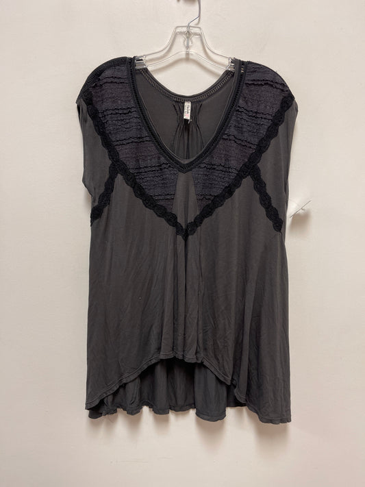 Top Short Sleeve By Free People In Grey, Size: S