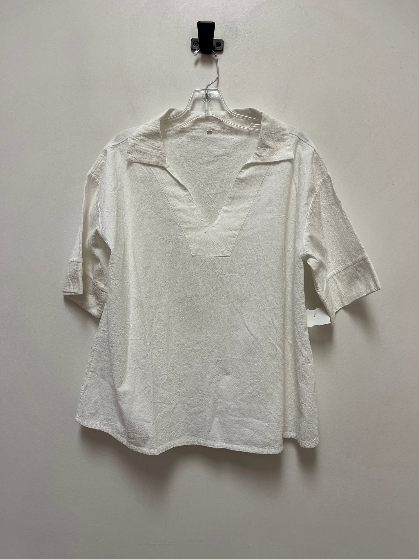 Top Short Sleeve By Clothes Mentor In White, Size: 2x