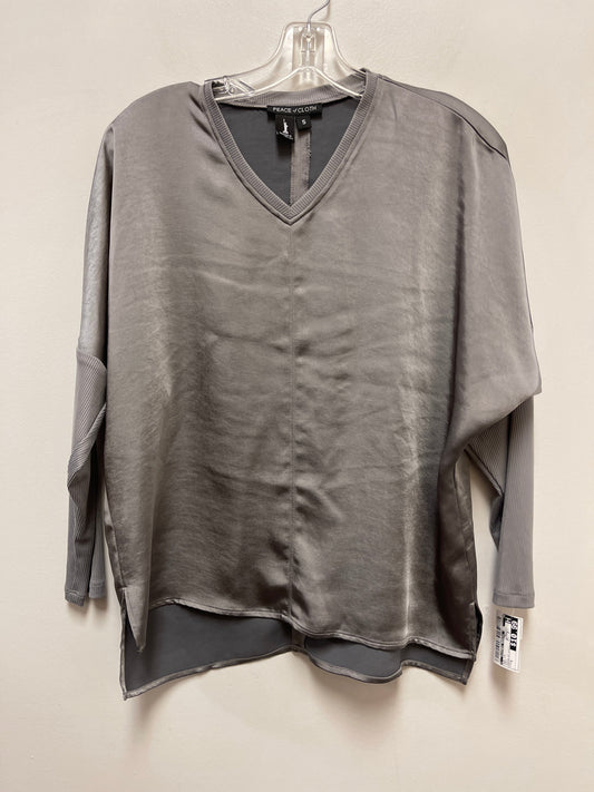 Top Long Sleeve By Clothes Mentor In Grey, Size: S