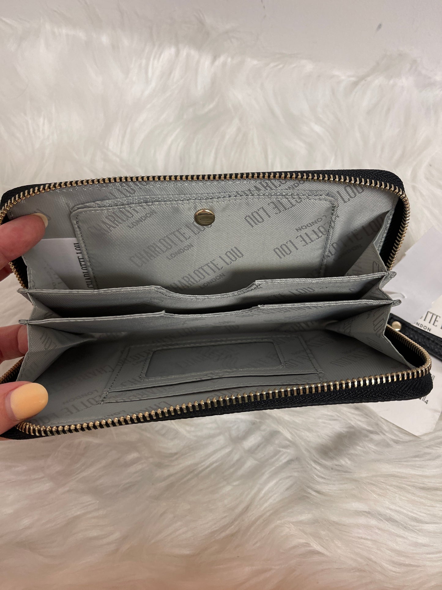 Wallet By Clothes Mentor, Size: Medium