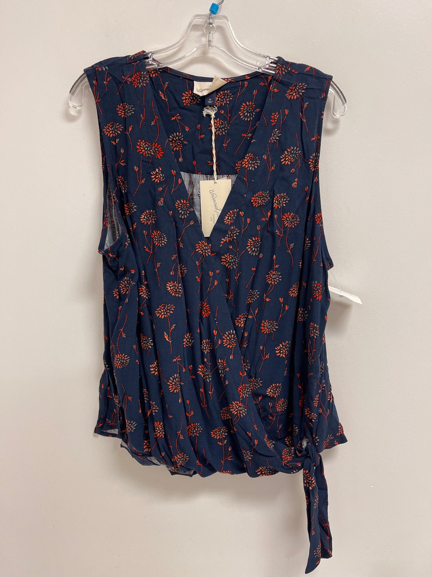 Top Sleeveless By Universal Thread In Navy, Size: Xl