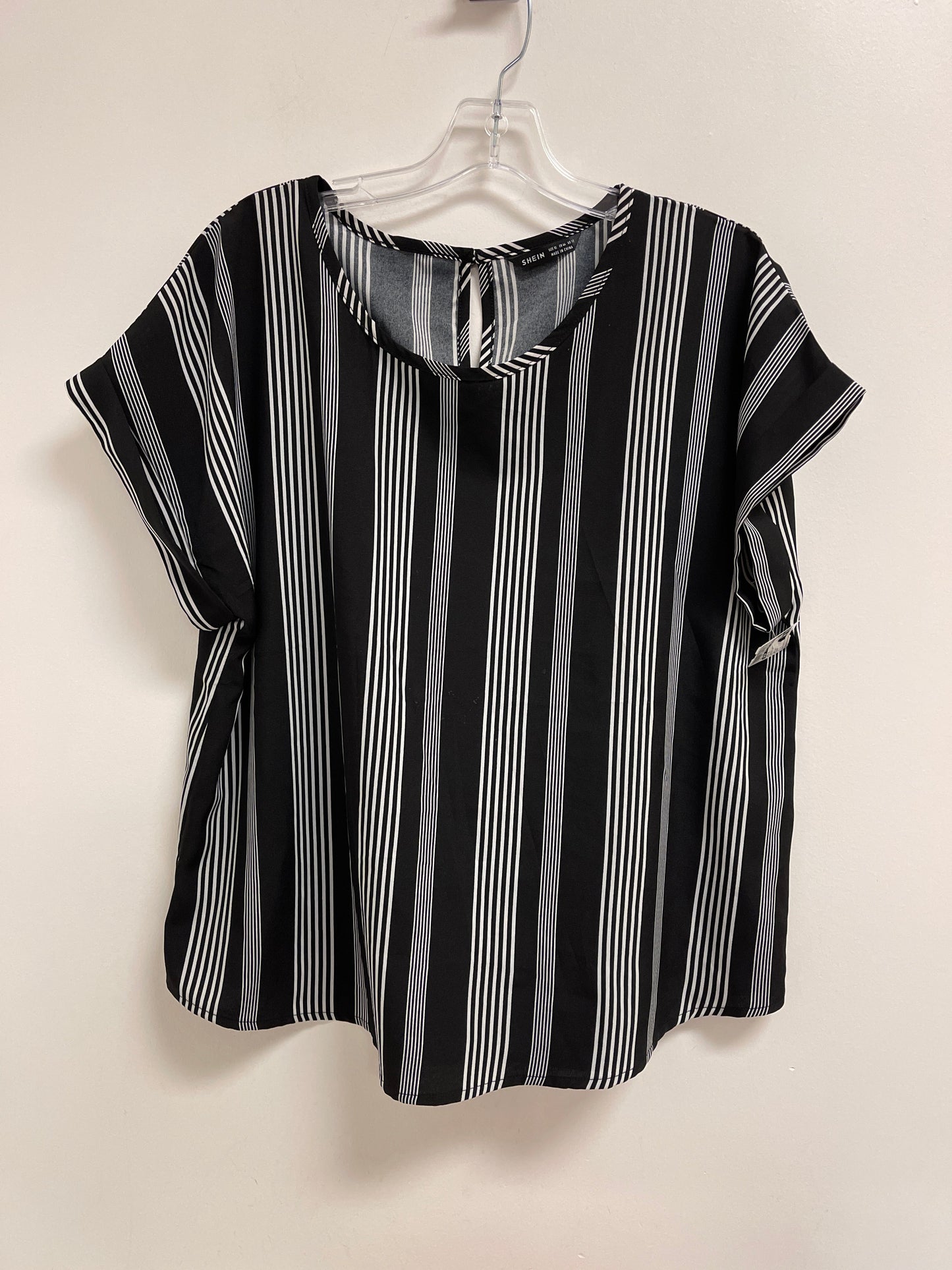 Top Short Sleeve By Shein In Black & White, Size: Xl