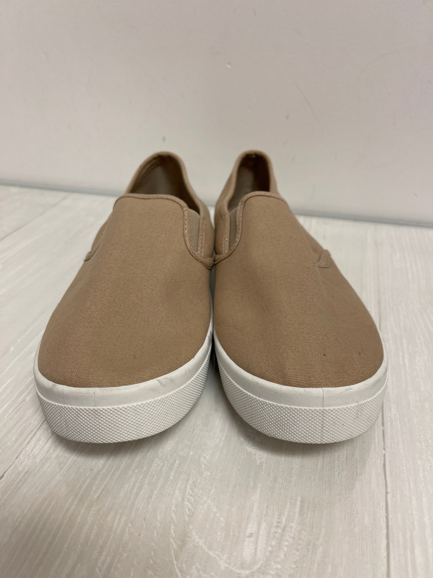 Shoes Flats By Clothes Mentor In Cream, Size: 9