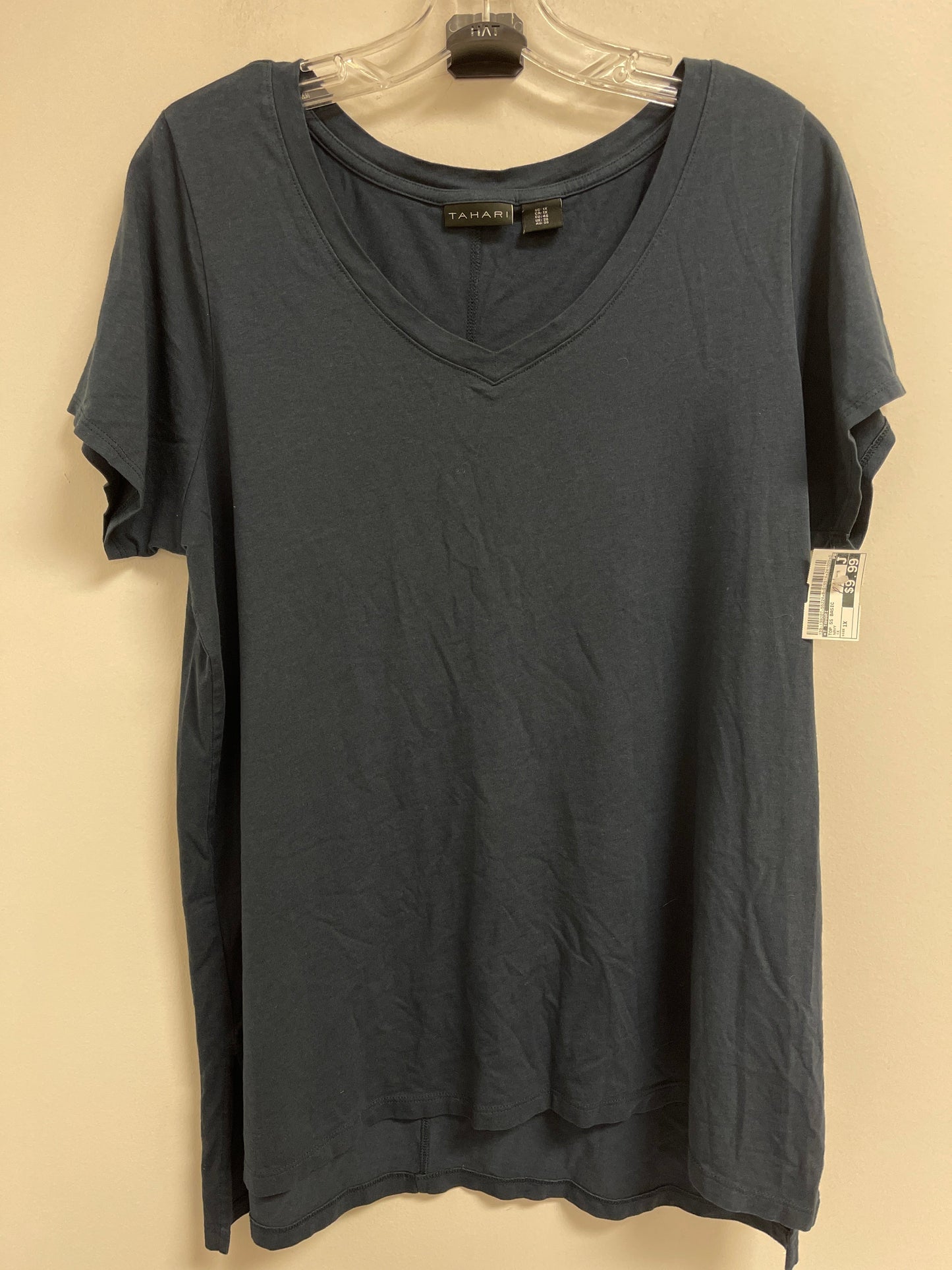 Top Short Sleeve Basic By T Tahari In Navy, Size: 1x