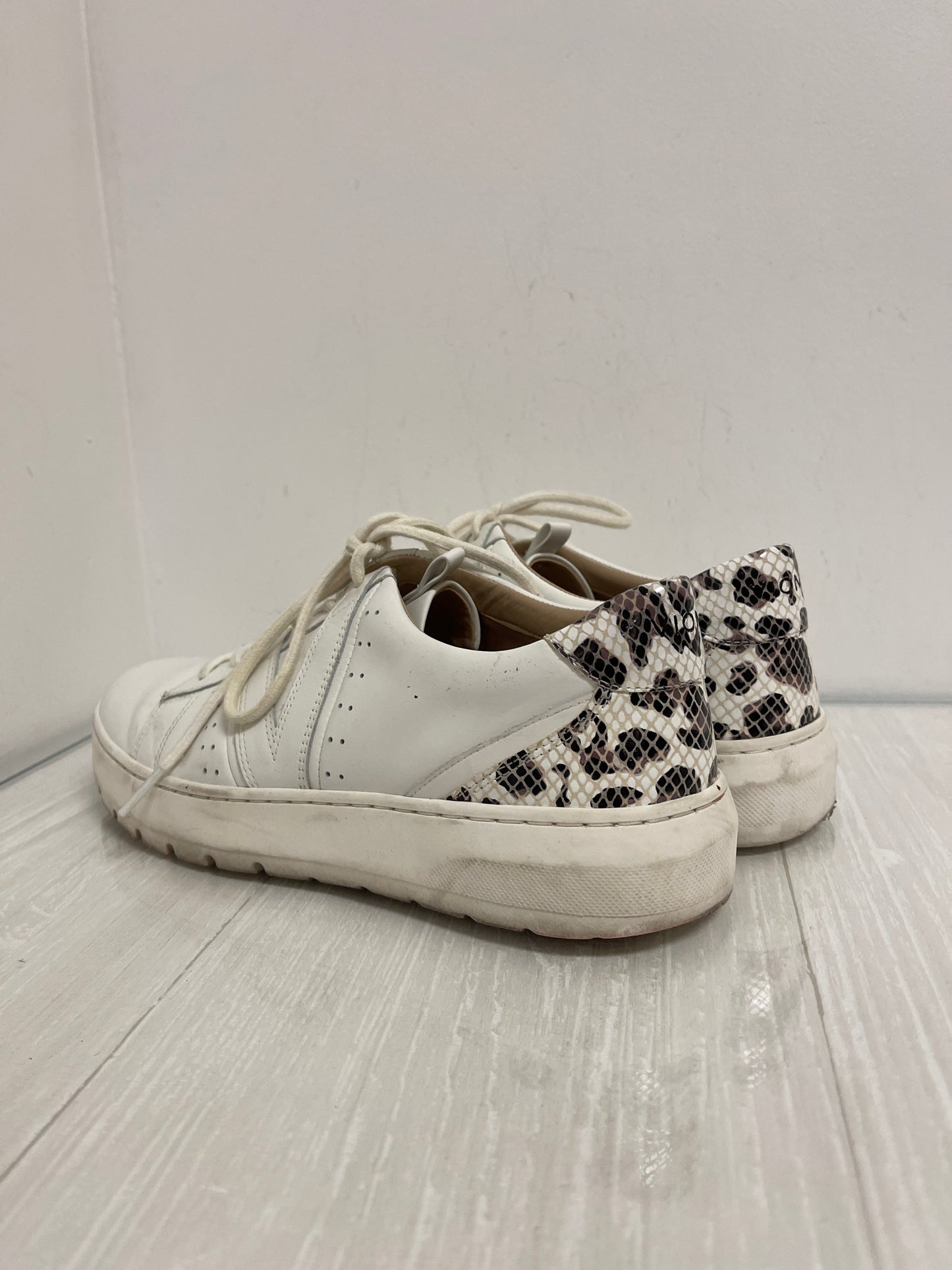 Shoes Sneakers By Vionic In White, Size: 9.5