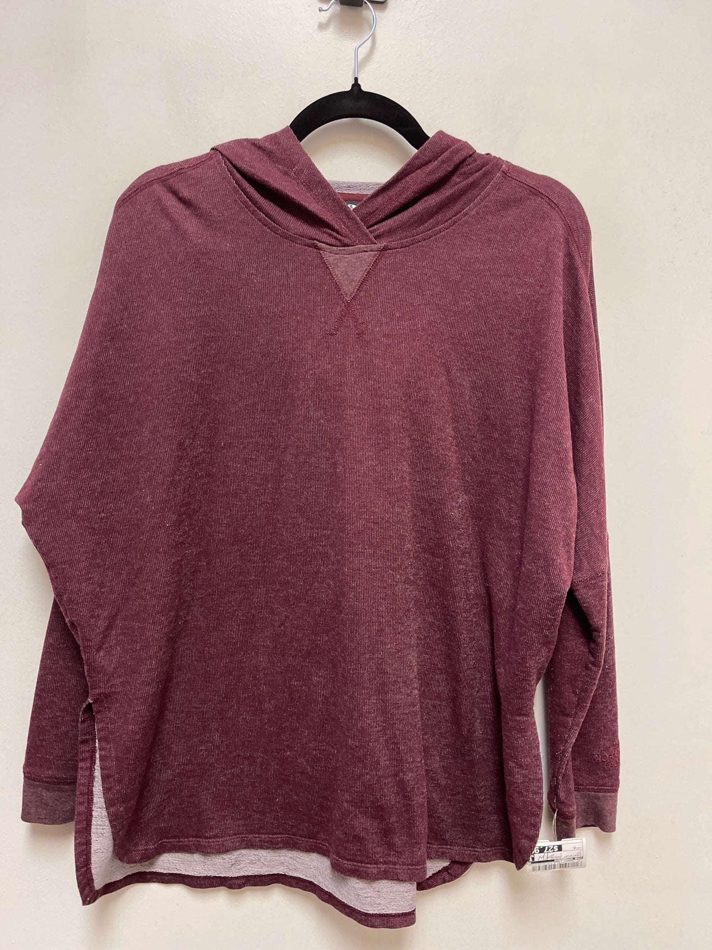 Sweatshirt Hoodie By The North Face In Red, Size: M