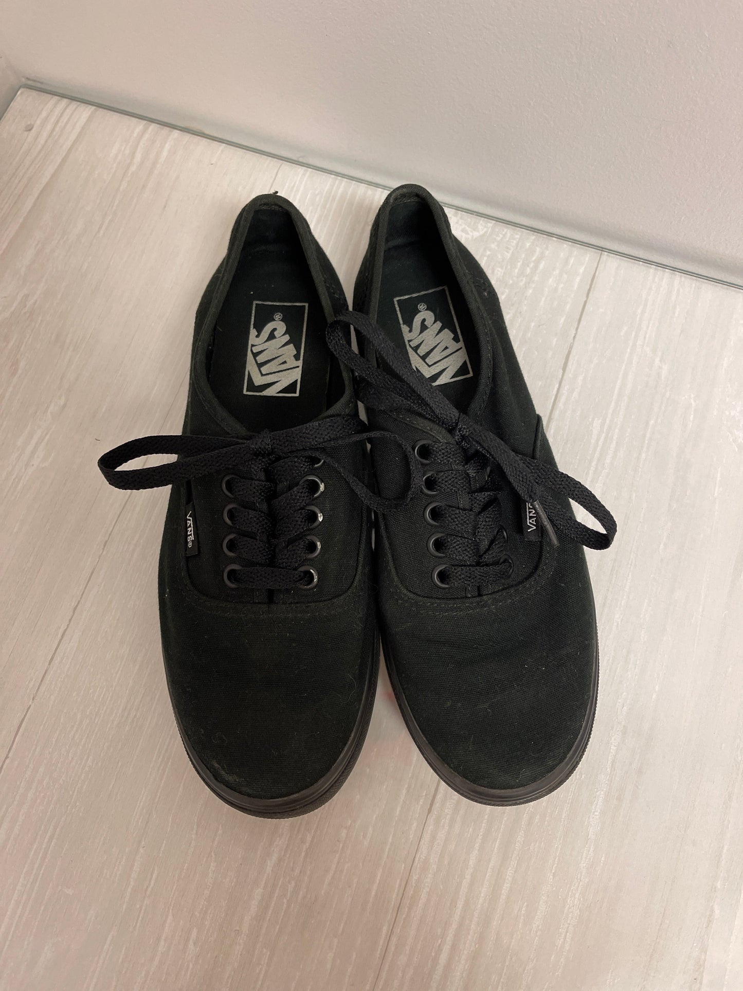 Shoes Sneakers By Vans In Black, Size: 7