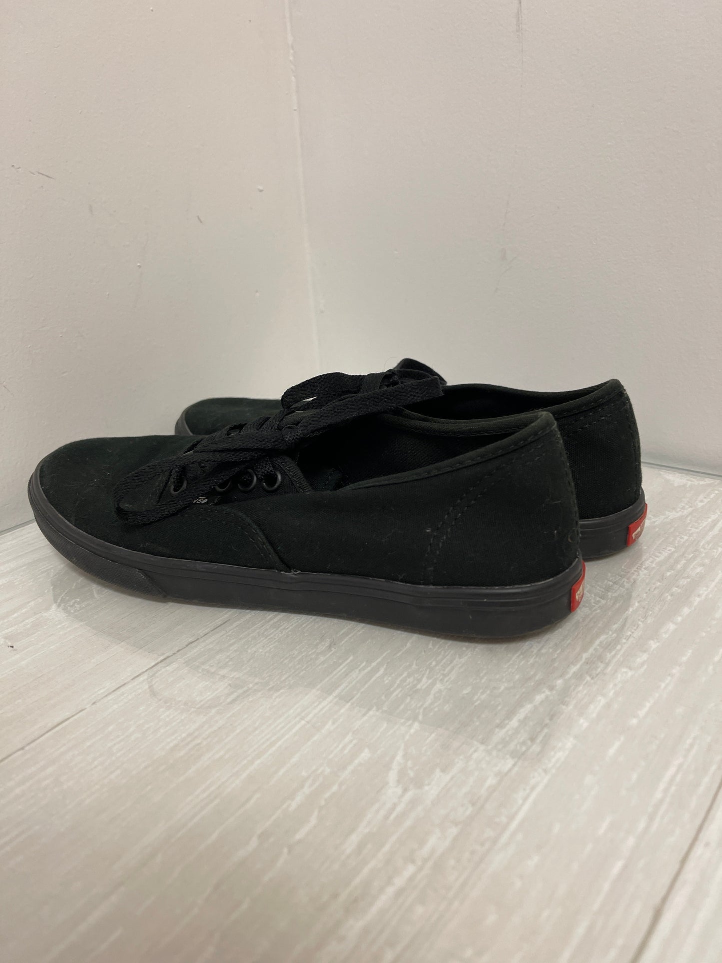 Shoes Sneakers By Vans In Black, Size: 7