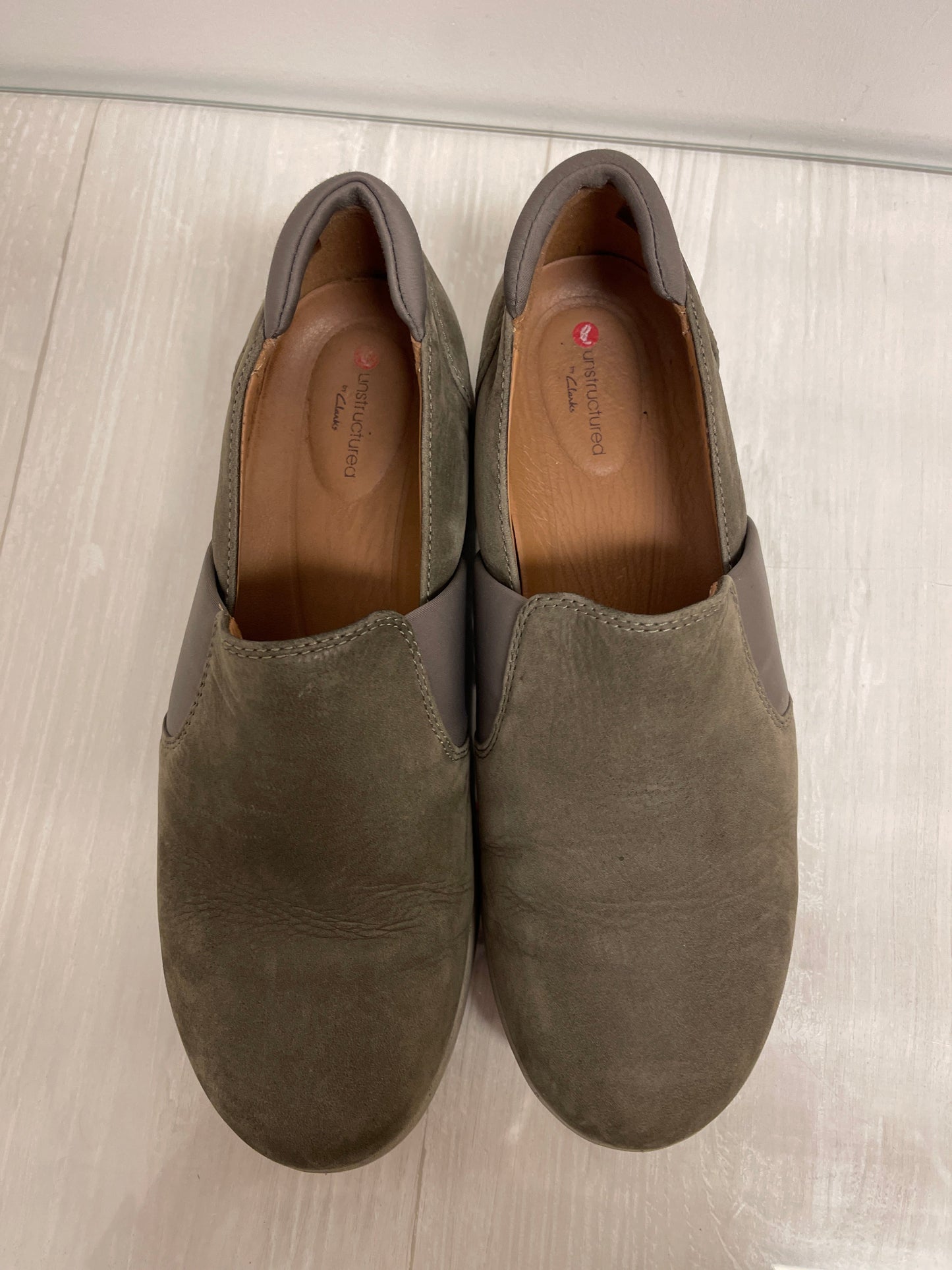 Shoes Flats By Clarks In Grey, Size: 8.5