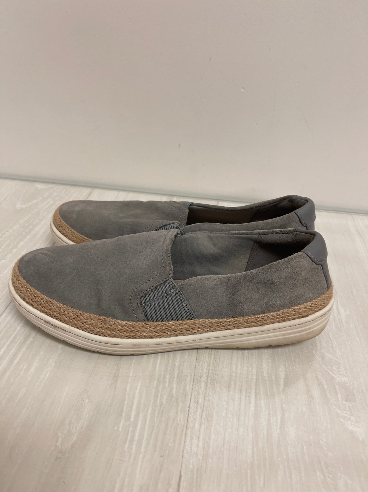 Shoes Flats By Clarks In Grey, Size: 8