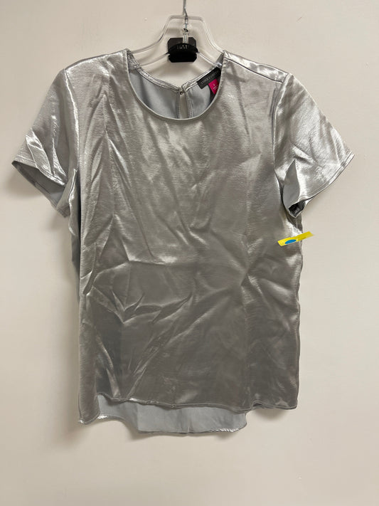 Top Short Sleeve By Vince Camuto In Silver, Size: S