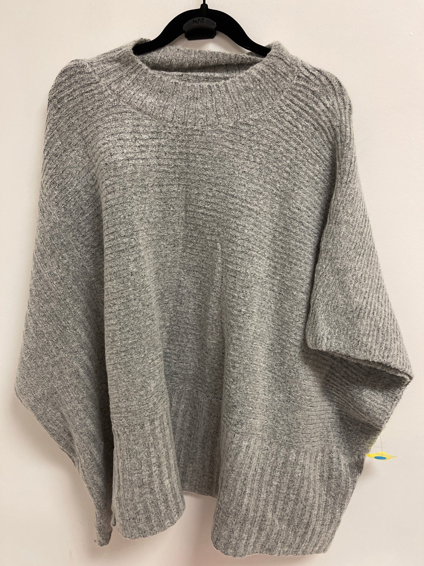 Sweater By Universal Thread In Grey, Size: Osfm