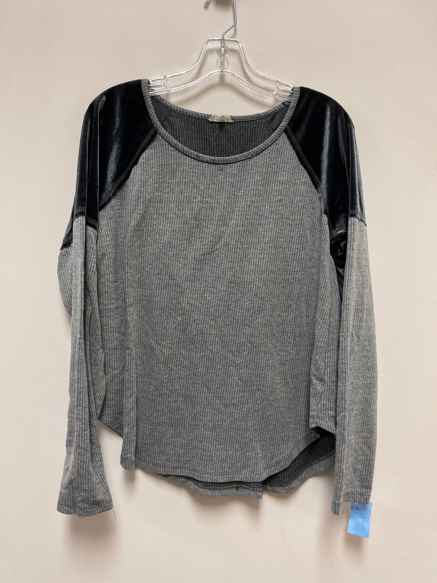 Top Long Sleeve By Hem & Thread In Grey, Size: L