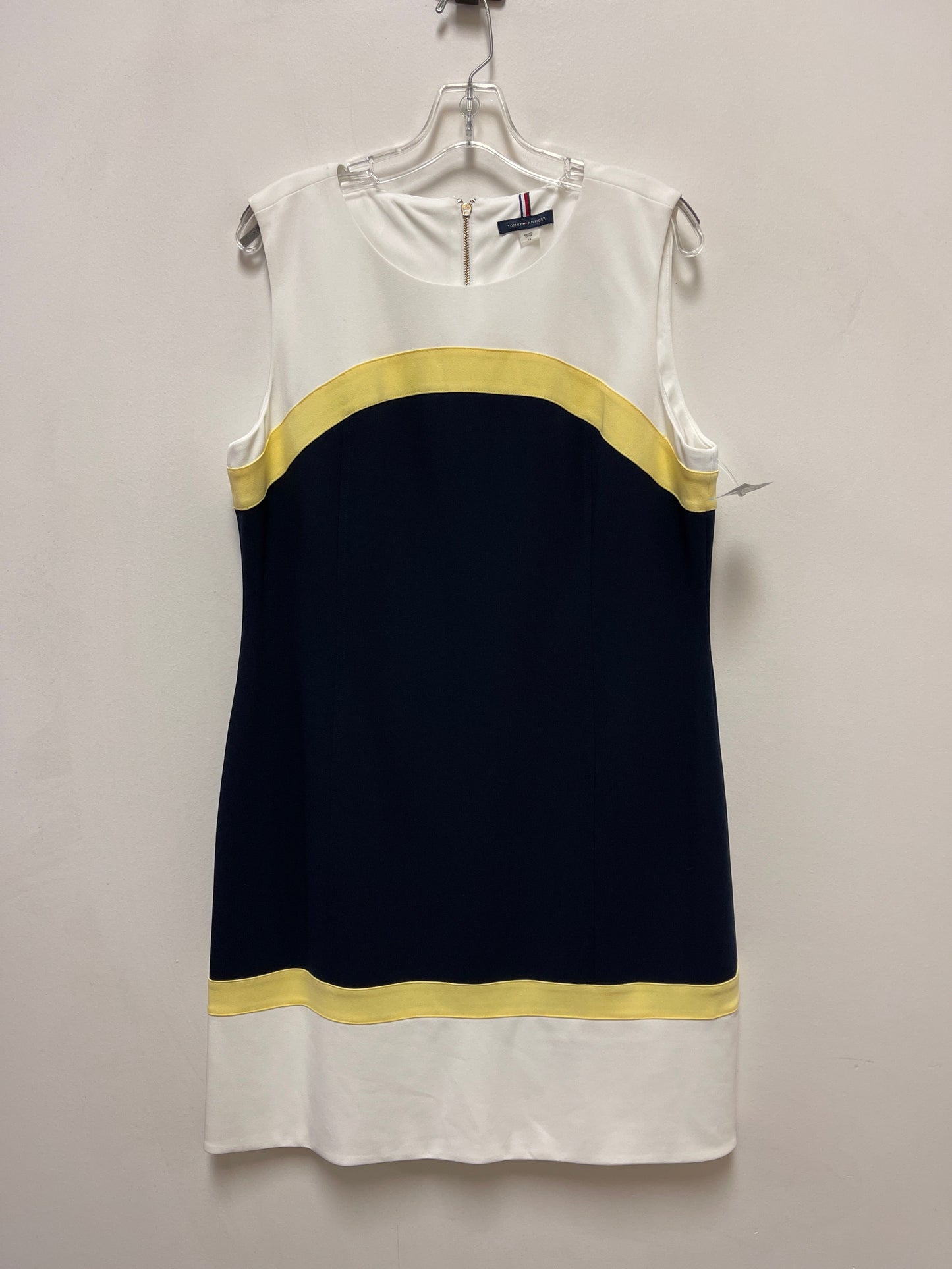 Dress Casual Short By Tommy Hilfiger In Blue & White, Size: 1x