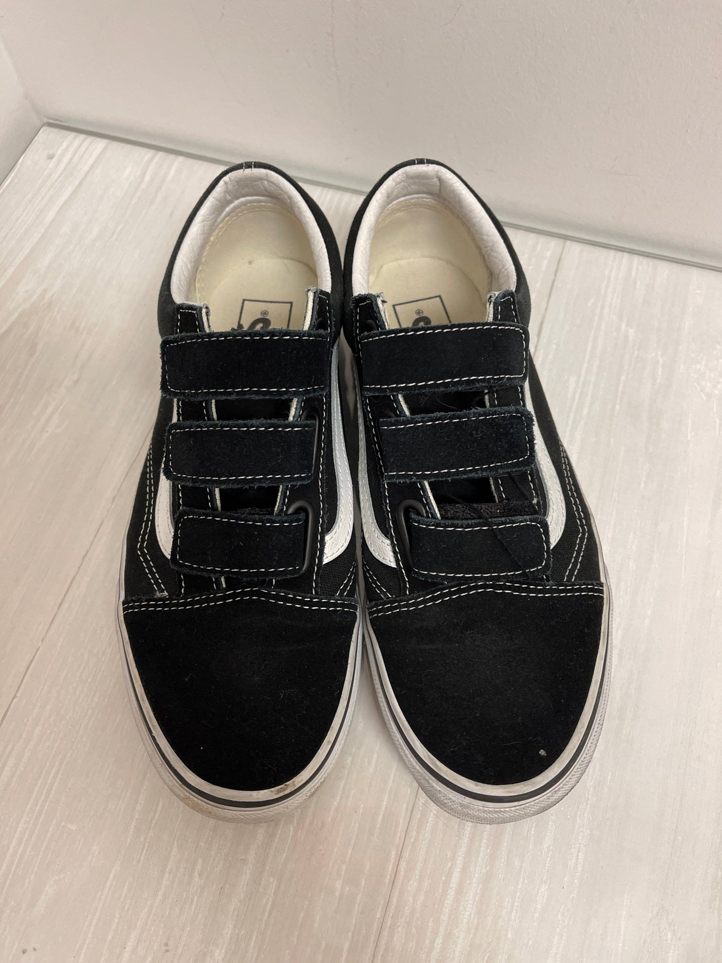 Shoes Sneakers By Vans In Black, Size: 9