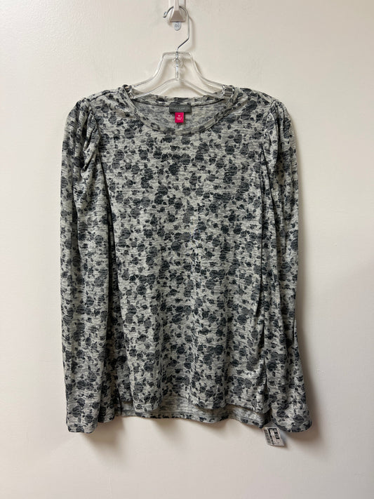 Top Long Sleeve By Vince Camuto In Grey, Size: M