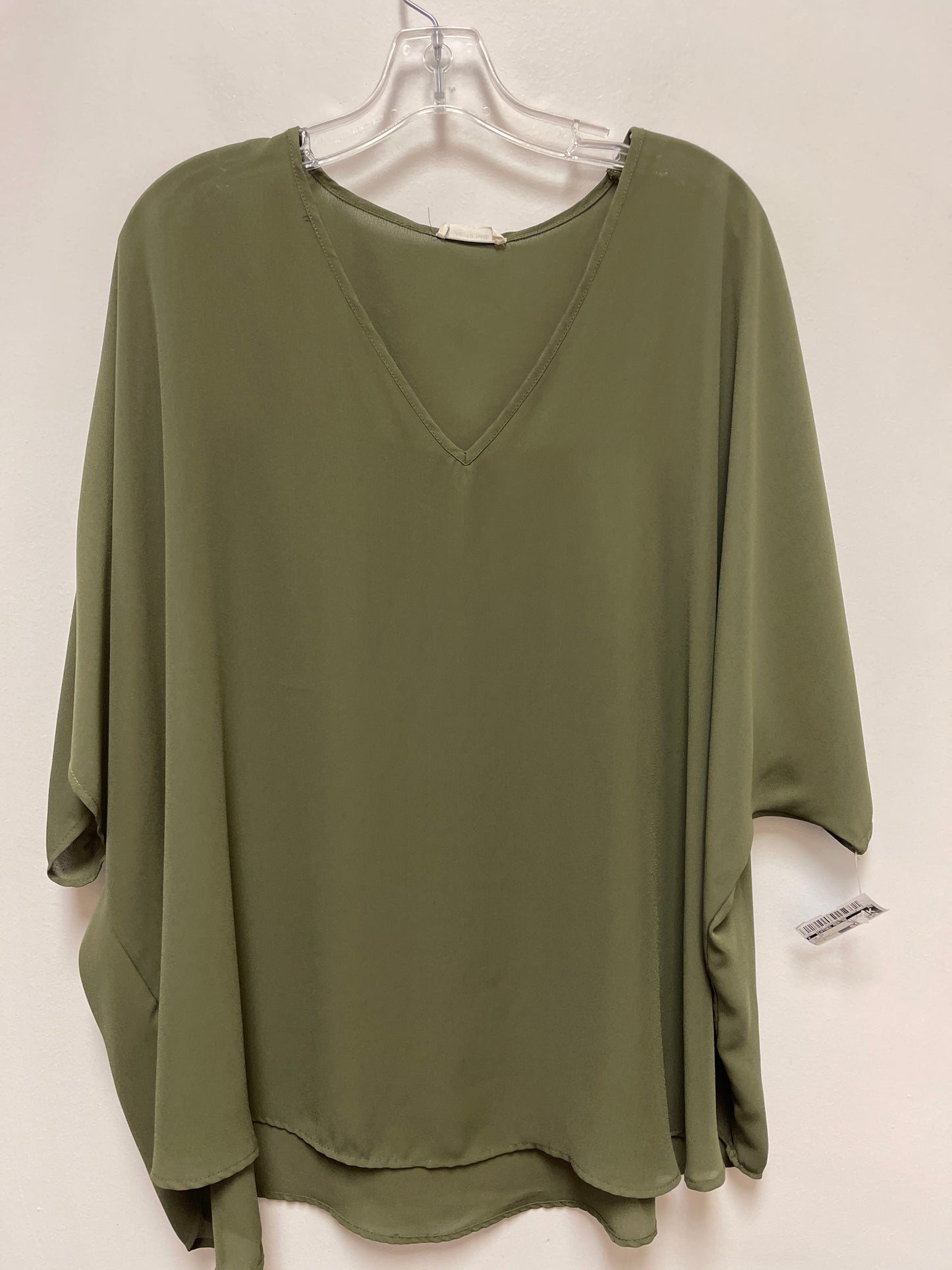 Top Short Sleeve By Clothes Mentor In Green, Size: M