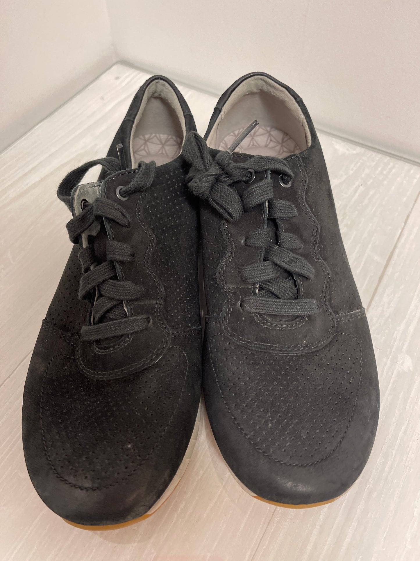 Shoes Sneakers By Dansko In Black, Size: 7.5