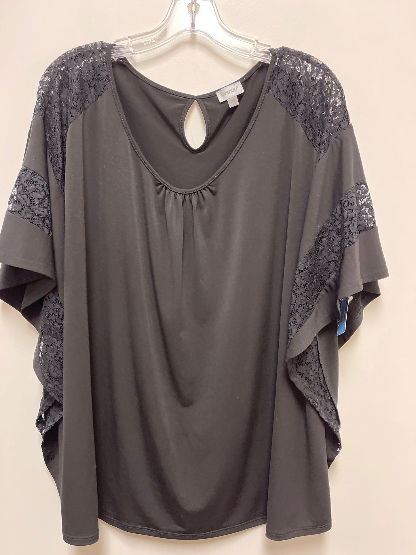 Top Short Sleeve By Avenue In Black, Size: 2x