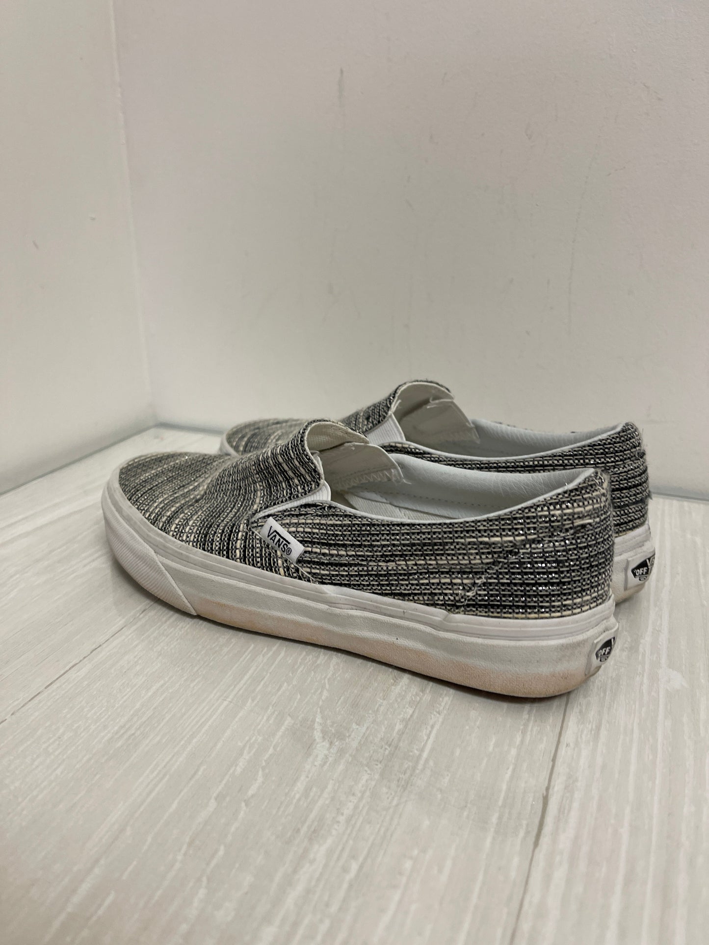 Shoes Sneakers By Vans In Grey, Size: 6