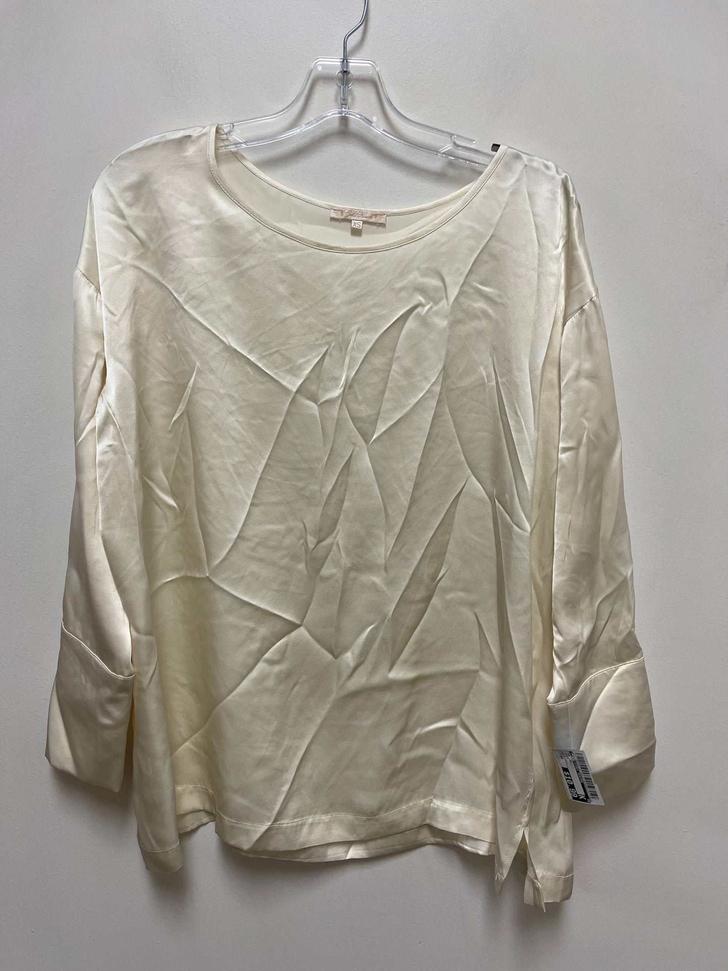 Top Long Sleeve By Clothes Mentor In Cream, Size: Xs