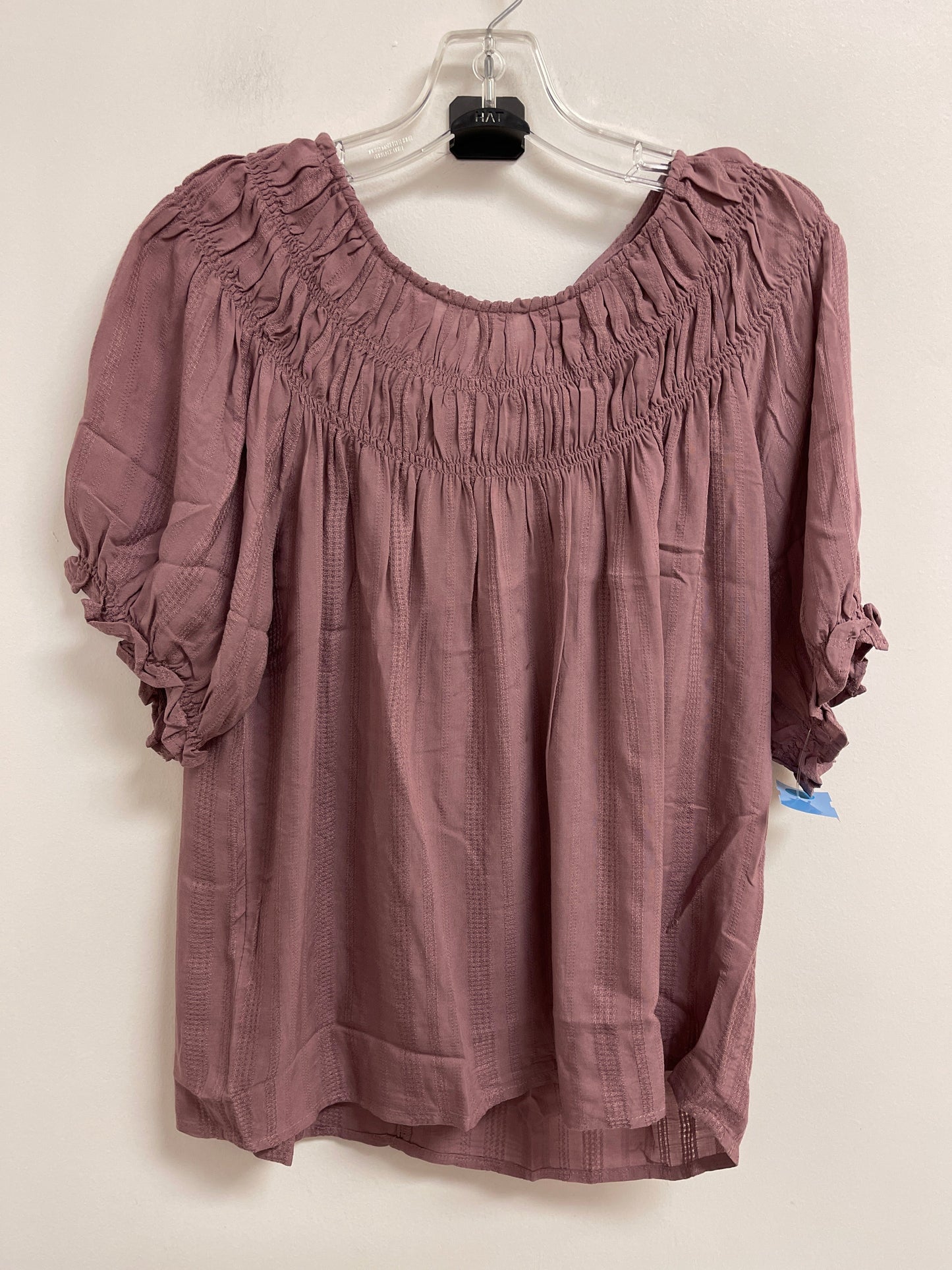 Top Short Sleeve By Maurices In Purple, Size: L