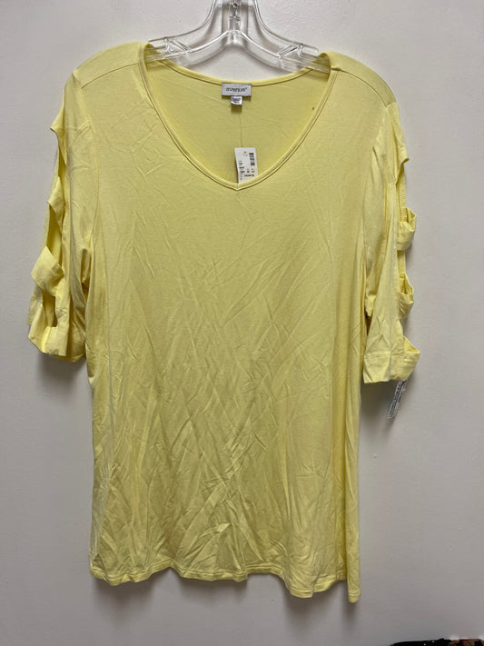 Top Short Sleeve By Avenue In Yellow, Size: Xl