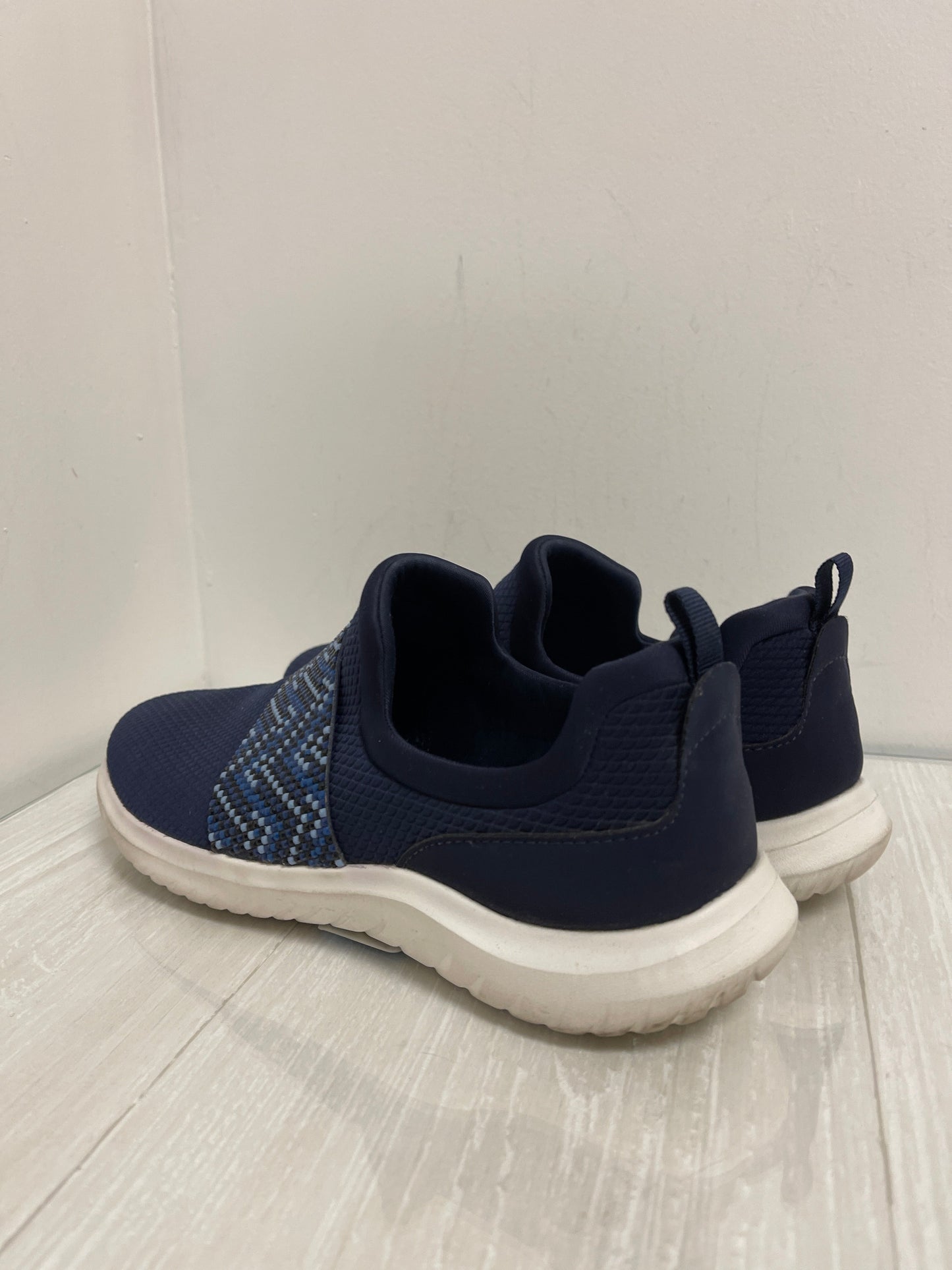 Shoes Sneakers By Clarks In Navy, Size: 9