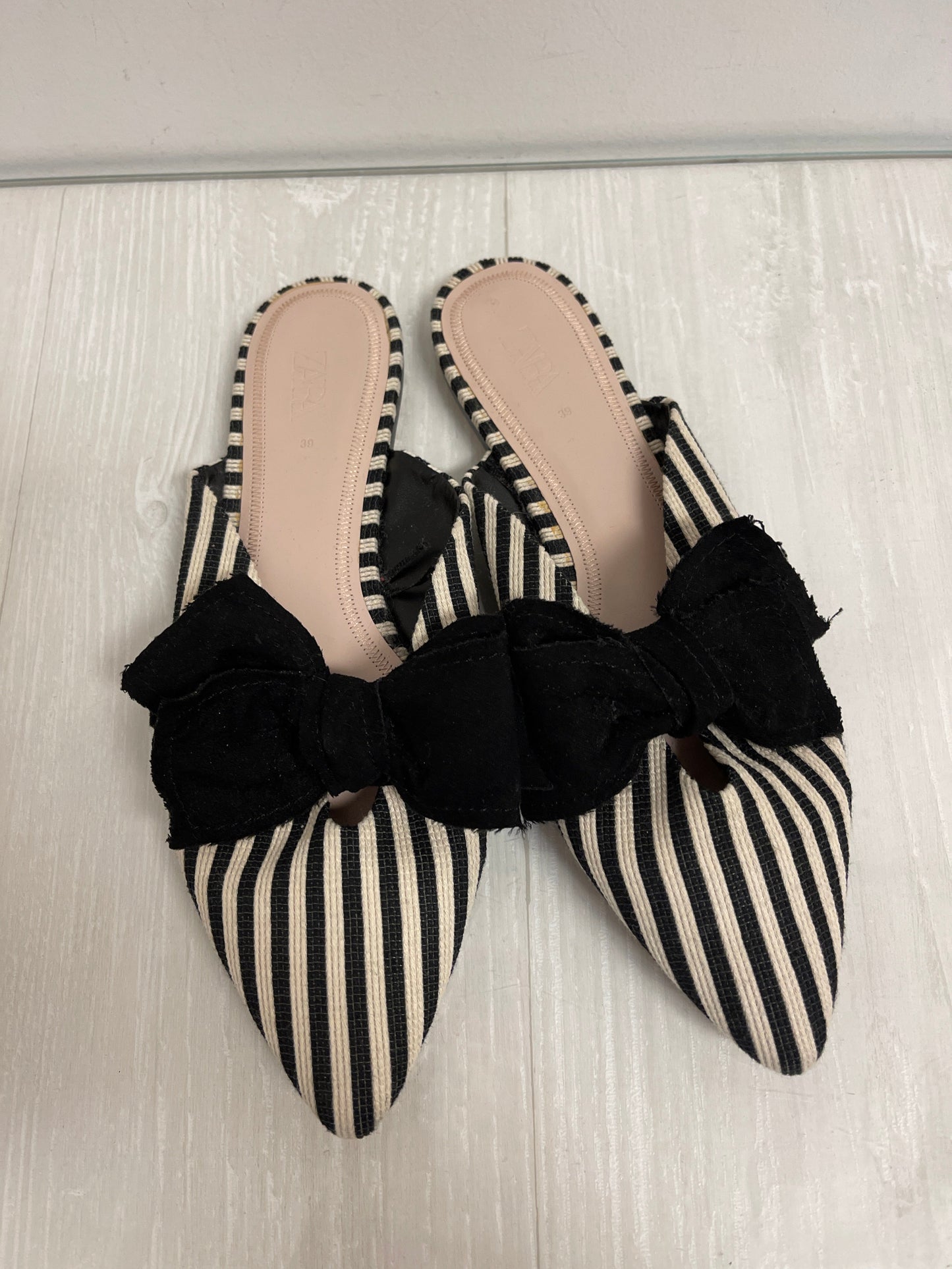 Shoes Flats By Zara In Black & White, Size: 8.5