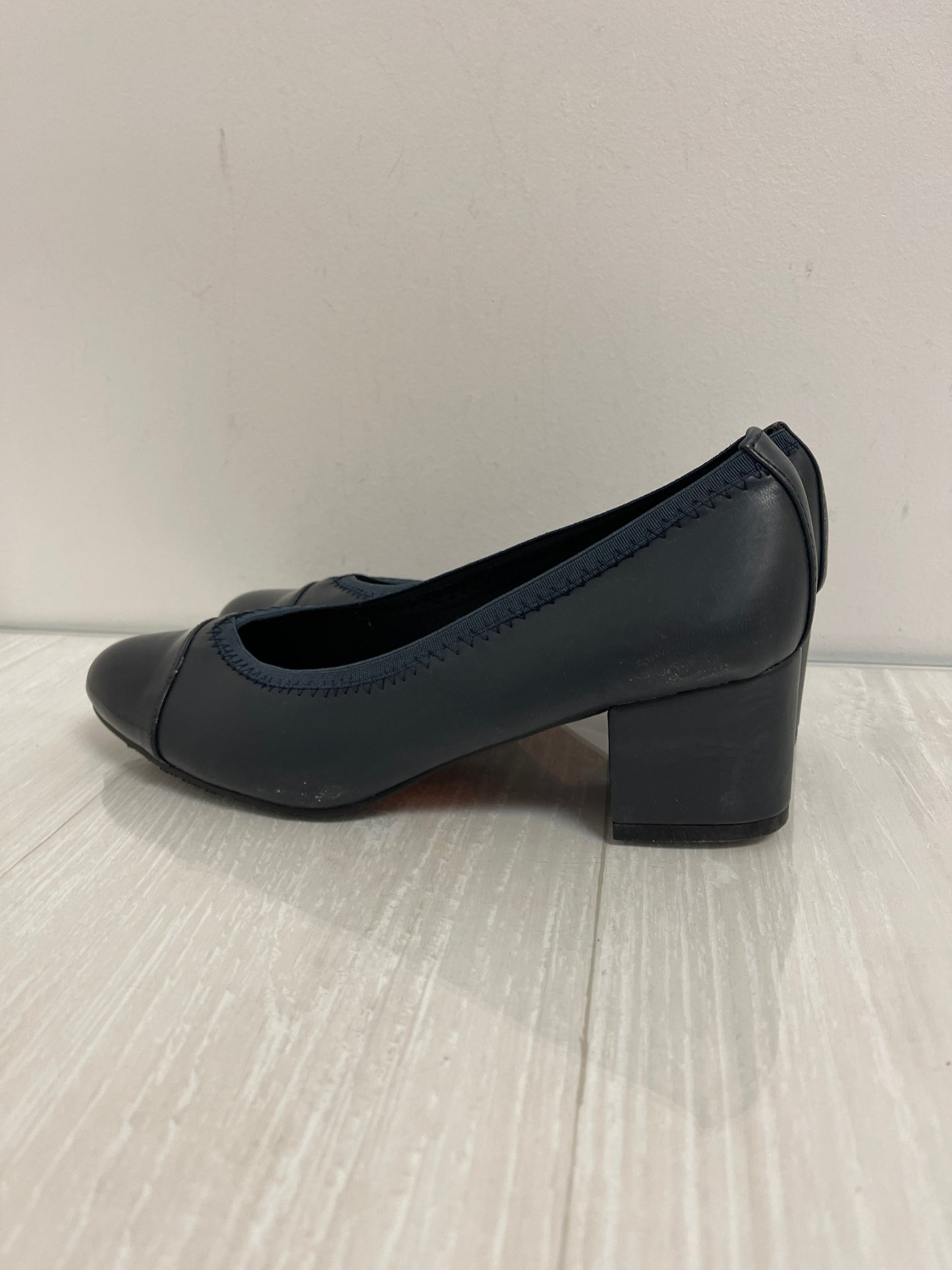 Shoes Heels Block By Clothes Mentor In Navy, Size: 7