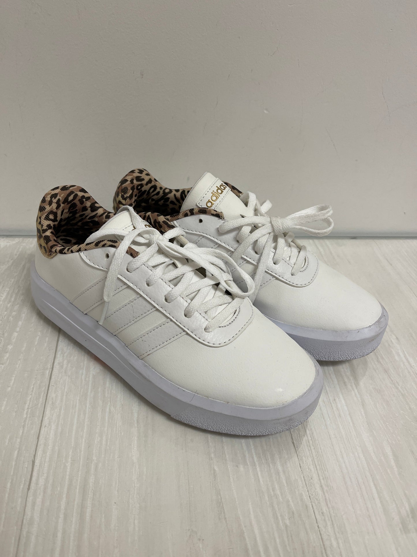 Shoes Sneakers By Adidas In White, Size: 6